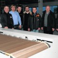Architekt Michael Steidl und Günther Irlbacher (von links), Stefan und Josef Irlbacher (von rechts) freuen sich mit den Projektplanern über die gelungene Baumaßnahme. (Quelle: oberpfalznetz.de)